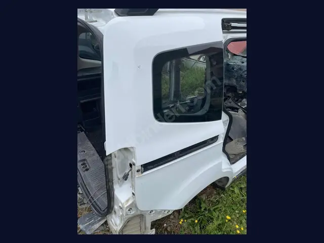 Ford Tourneo ÇAMURLUK çıkma yedek parça