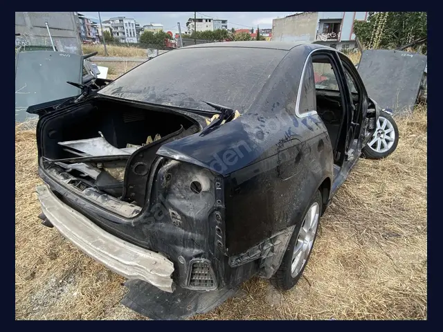 Audi A4 ÇAMURLUK çıkma yedek parça