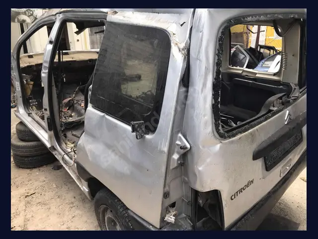 Peugeot Partner ÇAMURLUK çıkma yedek parça
