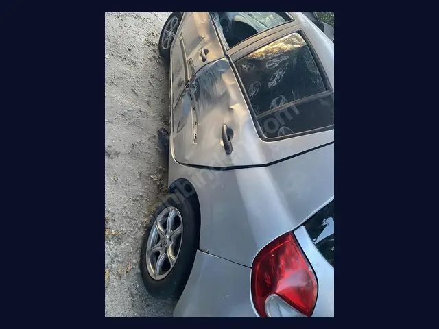 Renault Clio ÇAMURLUK çıkma yedek parça