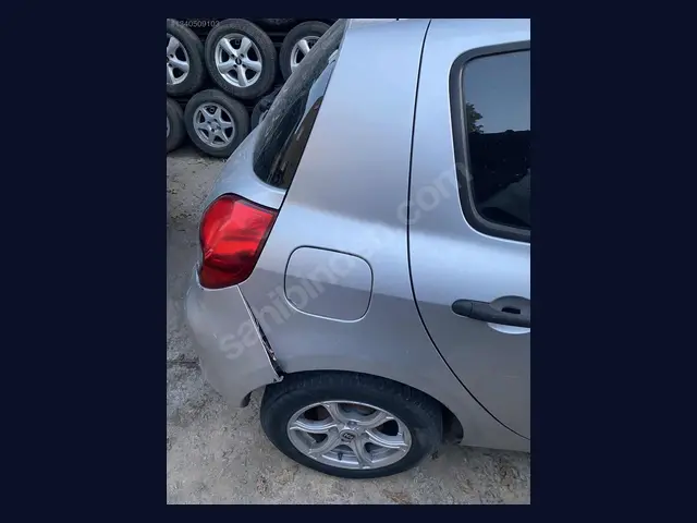 Renault Clio DEPO KAPAĞI çıkma yedek parça