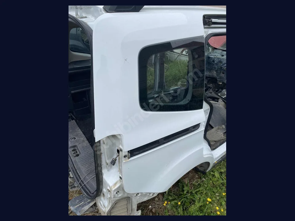 Ford Tourneo ÇAMURLUK çıkma parça fotoğrafı 1