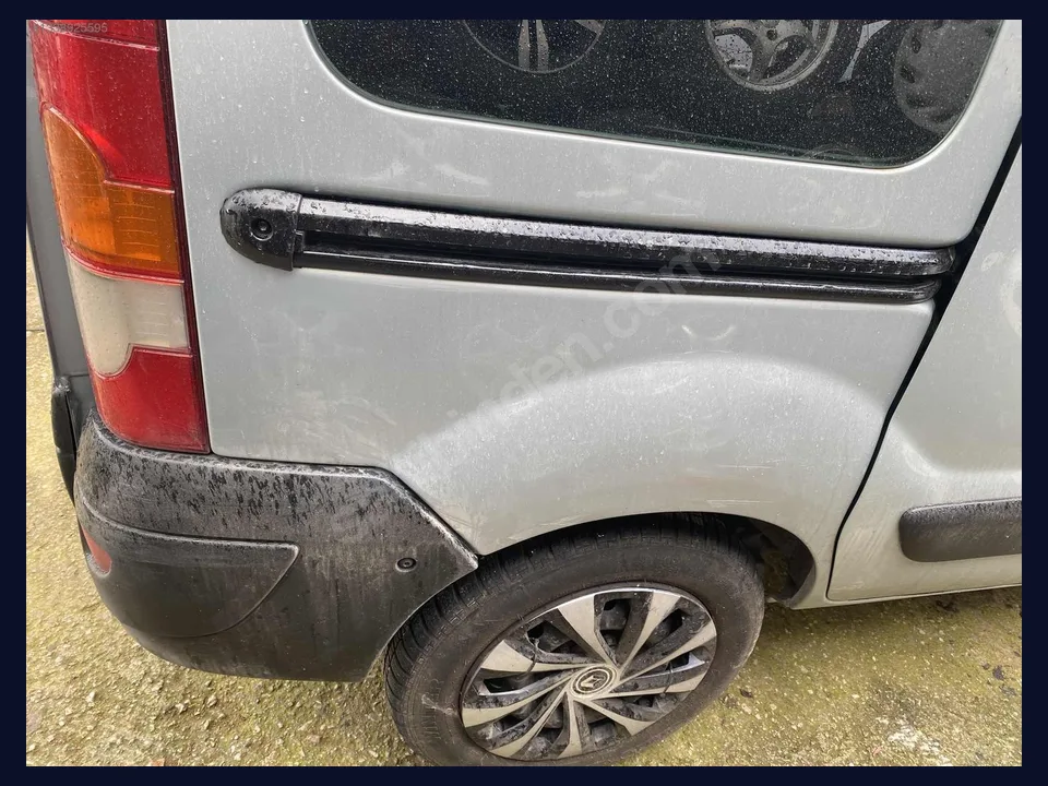 Renault Kangoo ÇAMURLUK çıkma parça fotoğrafı 1