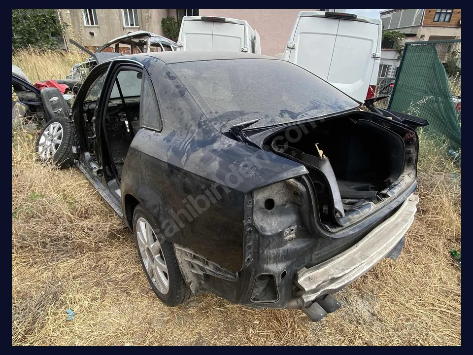 Audi A4 ÇAMURLUK çıkma parça fotoğrafı 1