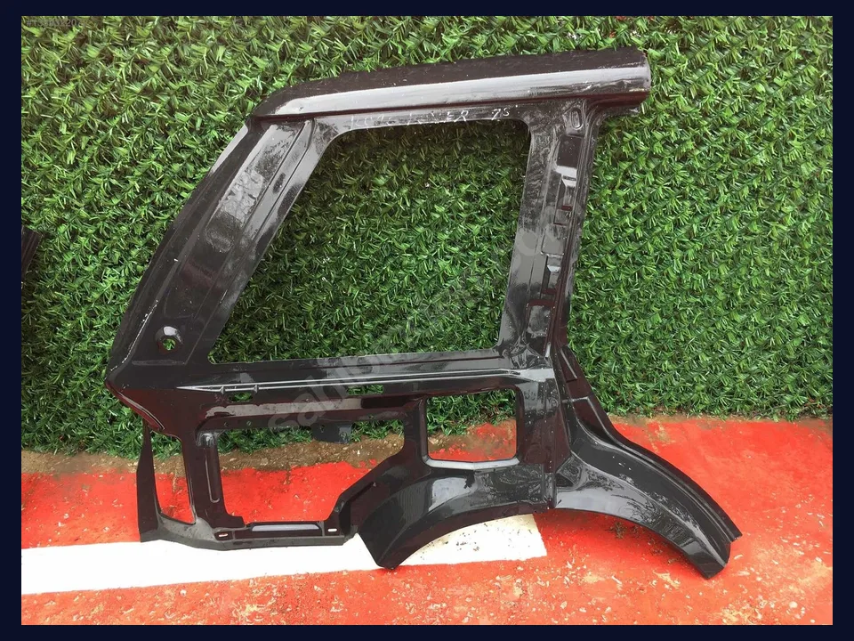 Land Rover Range Rover ÇAMURLUK çıkma parça fotoğrafı 1