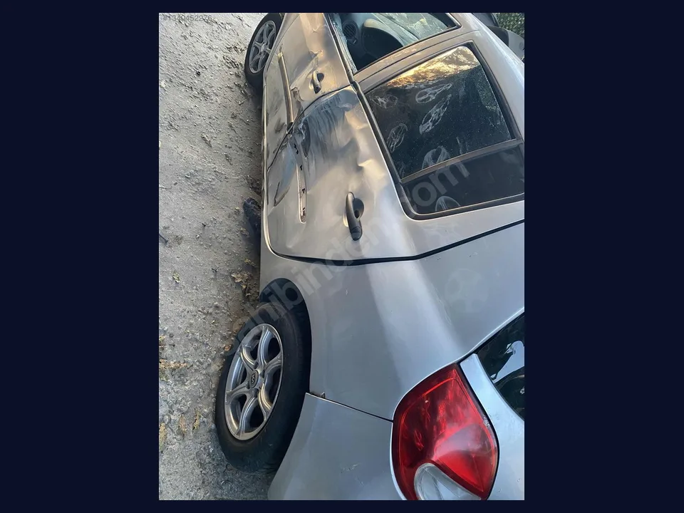 Renault Clio ÇAMURLUK çıkma parça fotoğrafı 1