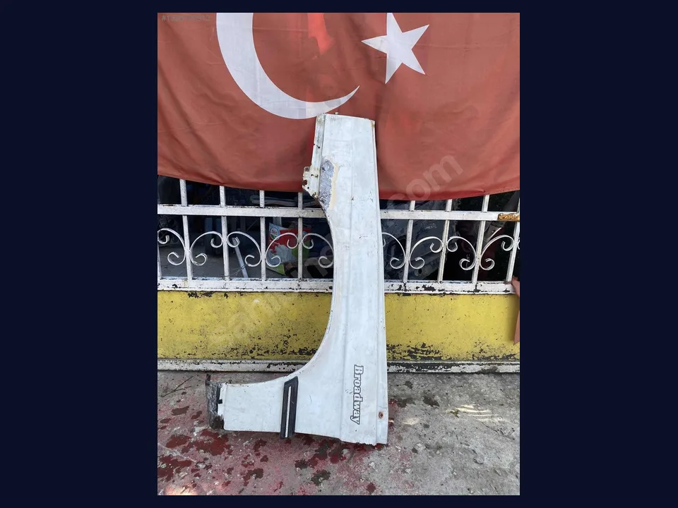 Renault 9 ÇAMURLUK çıkma parça fotoğrafı 1