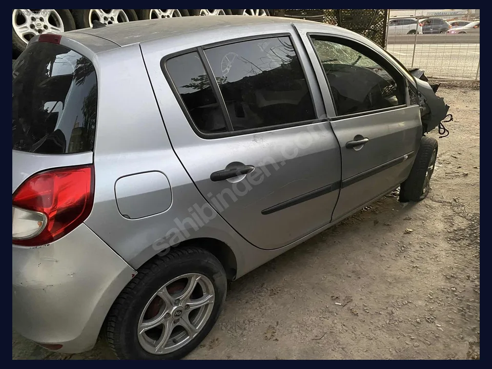 Renault Clio KAPI çıkma parça fotoğrafı 2