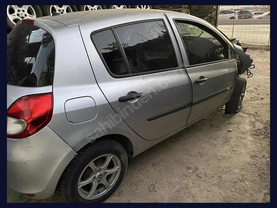 Renault Clio KAPI çıkma parça fotoğrafı 1