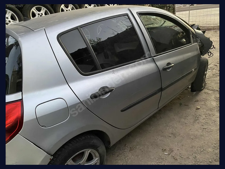 Renault Clio KAPI çıkma parça fotoğrafı 2